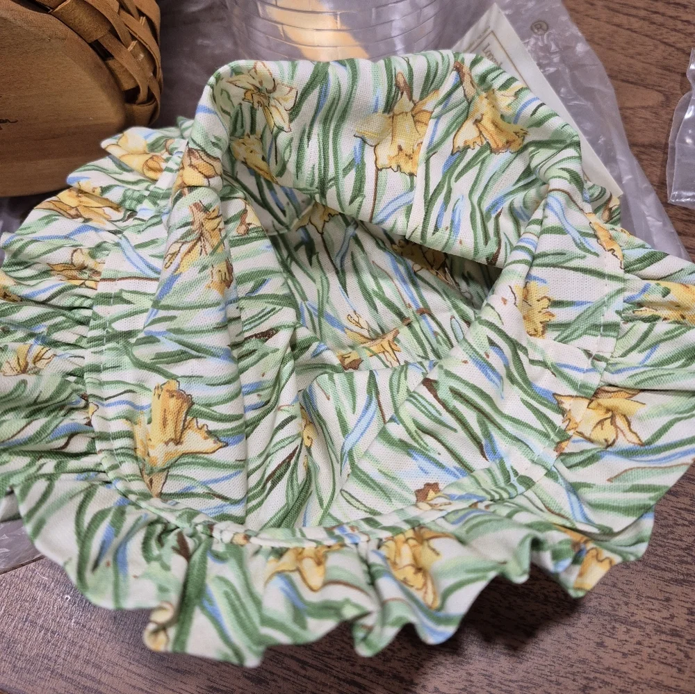 New! 2008 Longaberger May Series Daffodil Basket